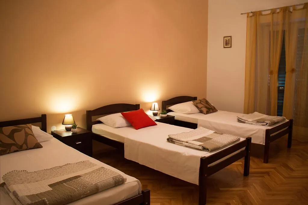 Apartment Leatoni Split